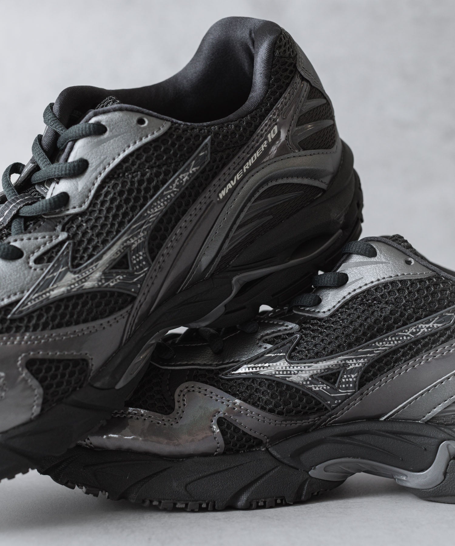 MIZUNO ミズノWAVE RIDER 10のBLACK×BLACK×METALLIC GREY 公式通販サイトsession福岡セレクトショップ
