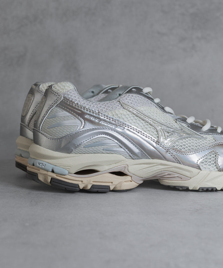 MIZUNO-ミズノのWAVE RIDER 10のWHITE×LIGHT BEIGE×SILVER公式通販サイトsession福岡セレクトショップ 