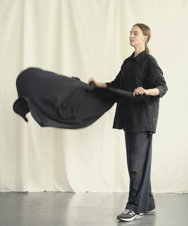 【INTÉRIM】SILK NOIL SQUARE CLOTH STOLE - BLACK