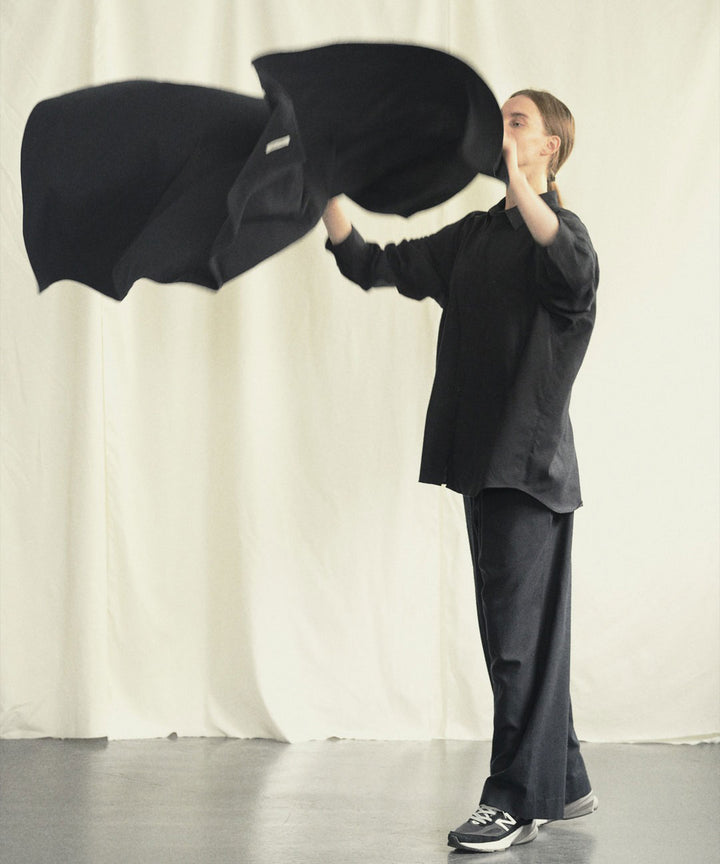 【INTÉRIM】SILK NOIL SQUARE CLOTH STOLE - BLACK