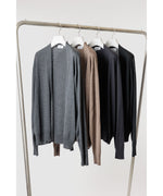 画像をギャラリービューアに読み込む, ATTACHMENT アタッチメント × JOHN SMEDLEYの× JOHN SMEDLEY MERINO EXTRAFINE BUTTONLESS V NECK CARDIGAN - BLACKの公式通販サイトsession福岡セレクトショップ
