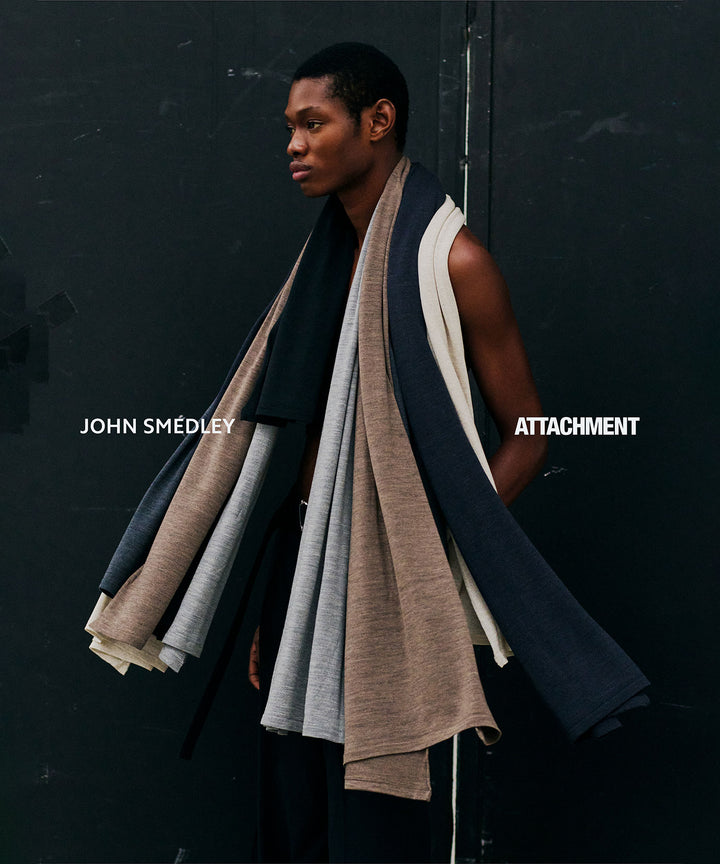 ATTACHMENT アタッチメント × JOHN SMEDLEYの× JOHN SMEDLEY MERINO EXTRAFINE WIDE STOLE - OFF WHITEの公式通販サイトsession福岡セレクトショップ
