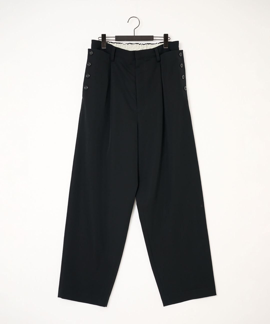 UJOH((ウジョー)のBUTTON LINE CLOSURE PNT - BLACKの公式通販サイトsession福岡セレクトショップ