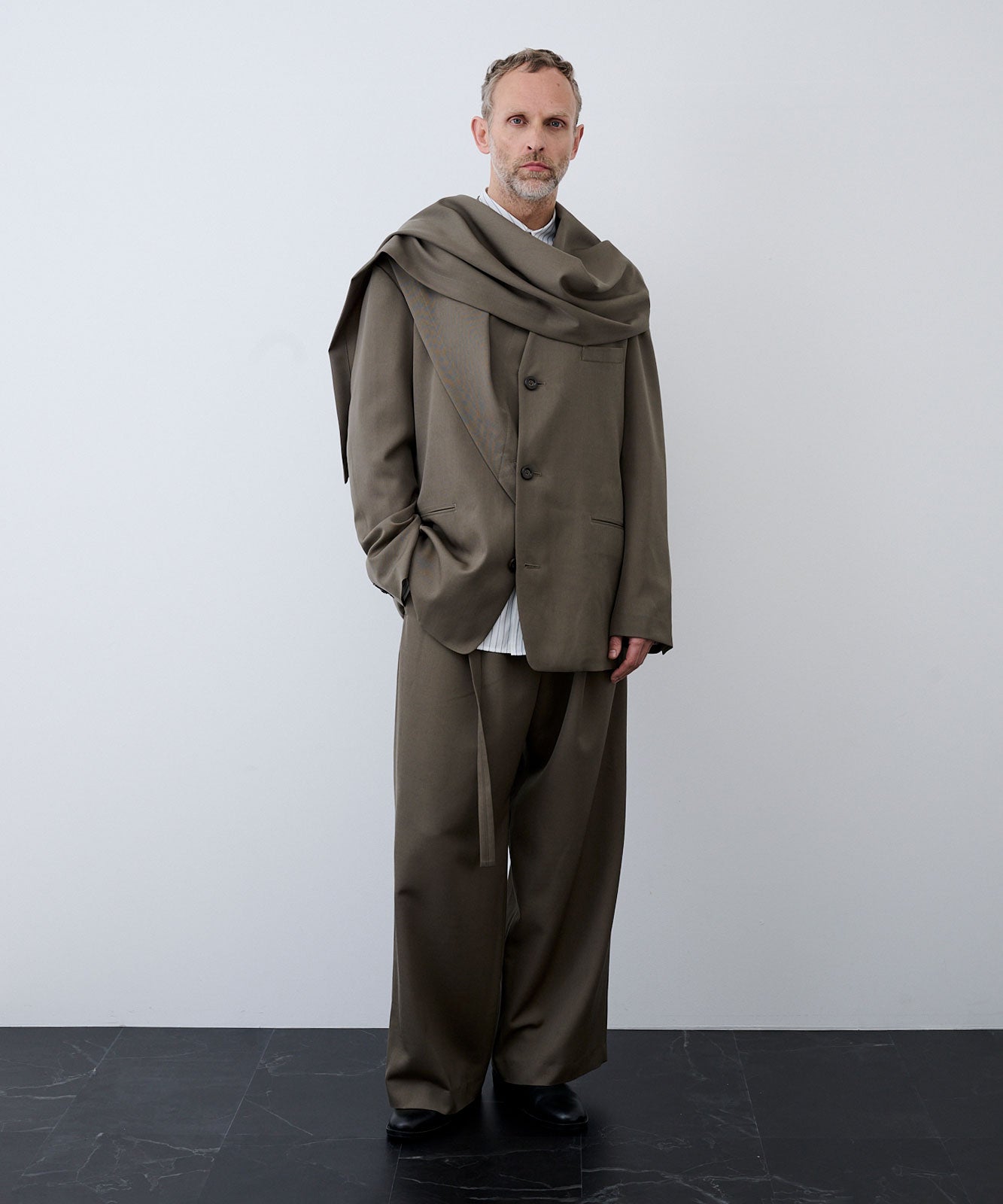 UJOH ウジョーのBELTED WIDE STRAIGHT PNT MOSS GRAYの公式通販サイトsession福岡セレクトショップ