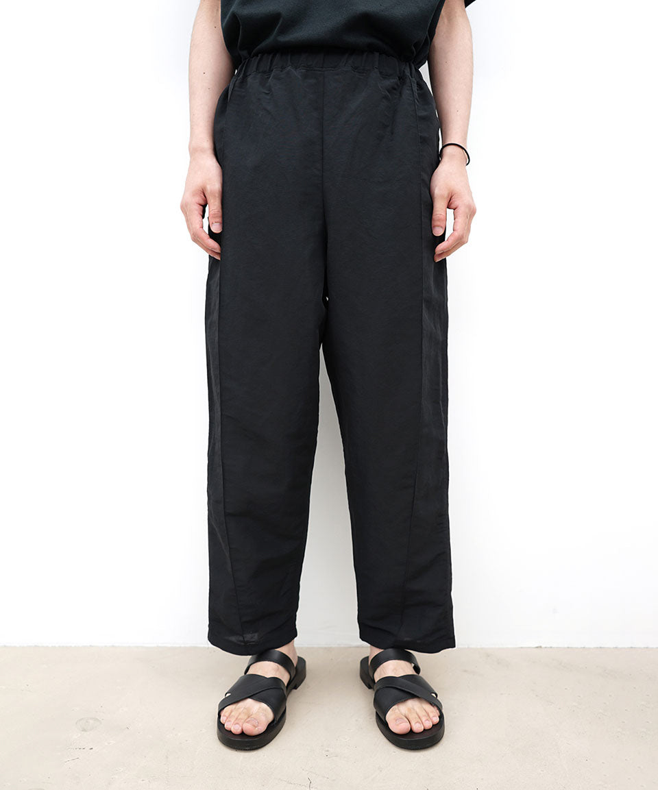Kujaku(クジャク)の24SSコレクションのEASY TROUSERS