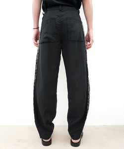 Kujaku(クジャク)の24SSコレクションの LINEN SIDE LINE TROUSERS