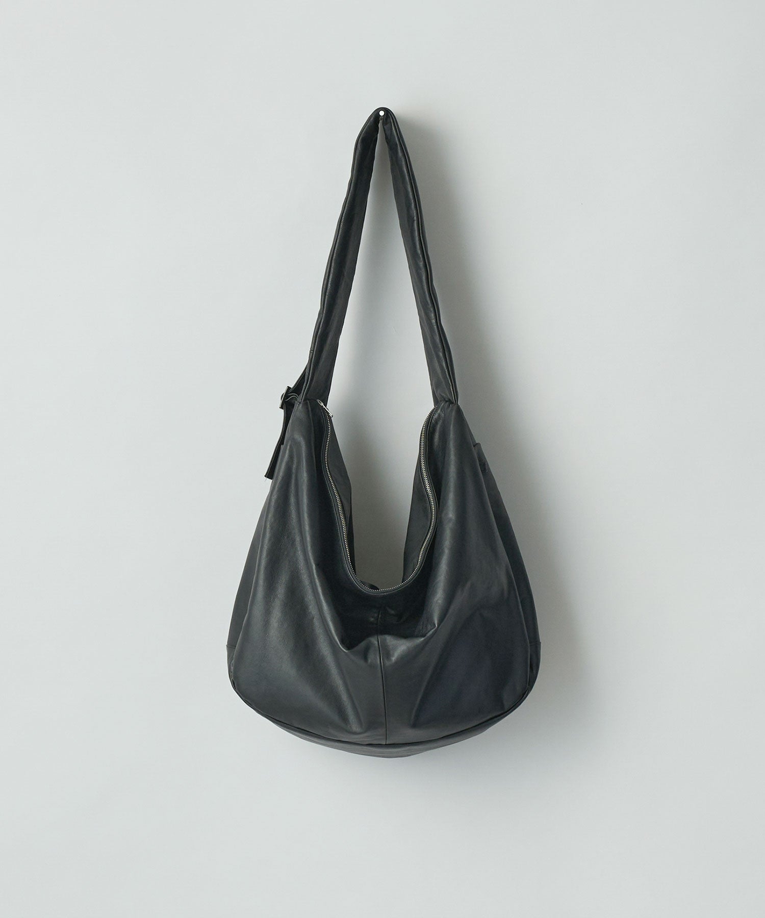 ssstein(シュタイン)のSHIRRING HANDLE LEATHER SHOULDER BAG - BLACKの公式通販サイトsession福岡セレクトショップ