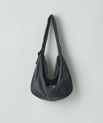 画像をギャラリービューアに読み込む, ssstein(シュタイン)のSHIRRING HANDLE LEATHER SHOULDER BAG - BLACKの公式通販サイトsession福岡セレクトショップ
