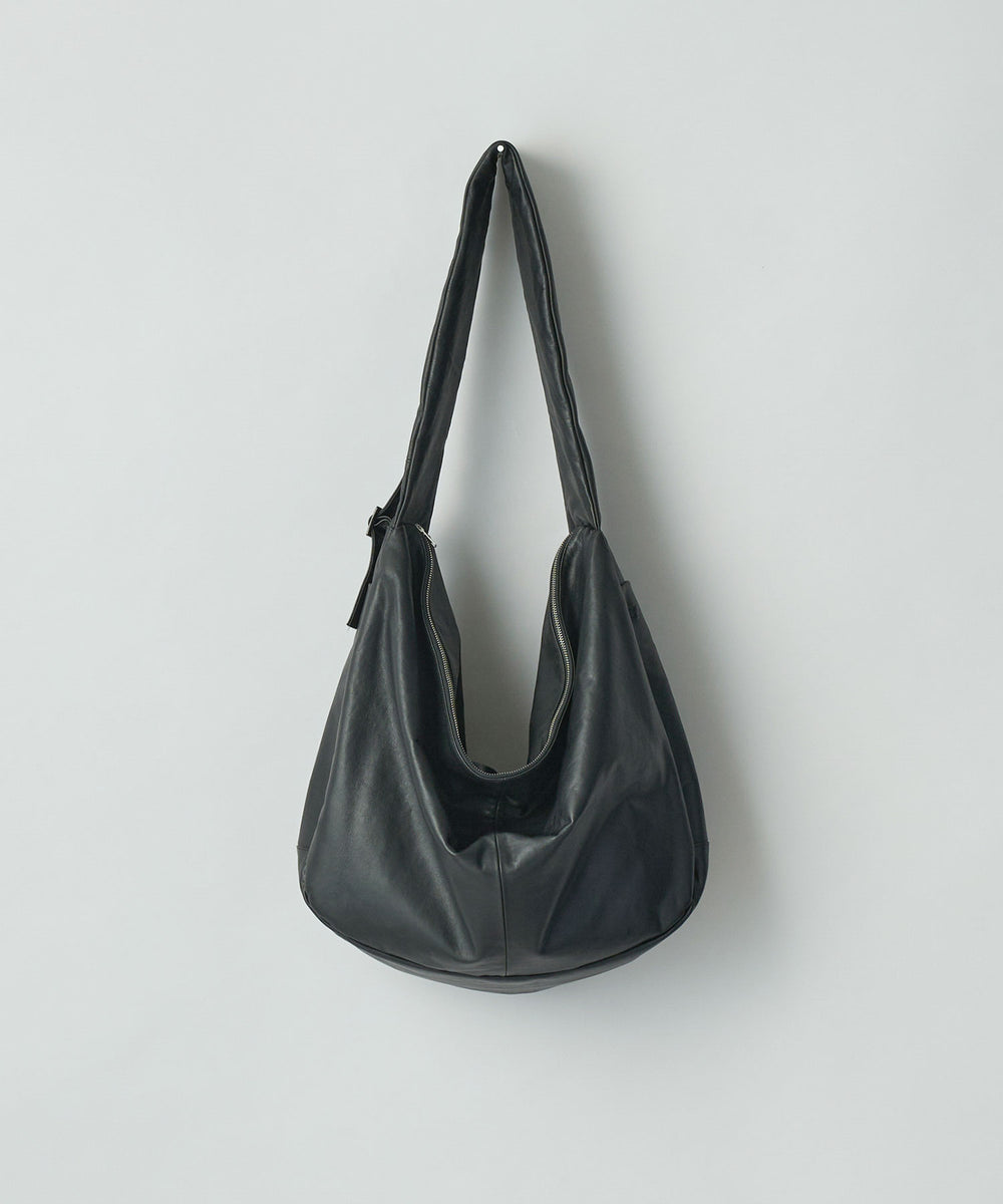 ssstein(シュタイン)のGOAT LEATHER SHIRRING HANDLE SHOULDER BAG - BLACKの公式通販サイトsession福岡セレクトショップ