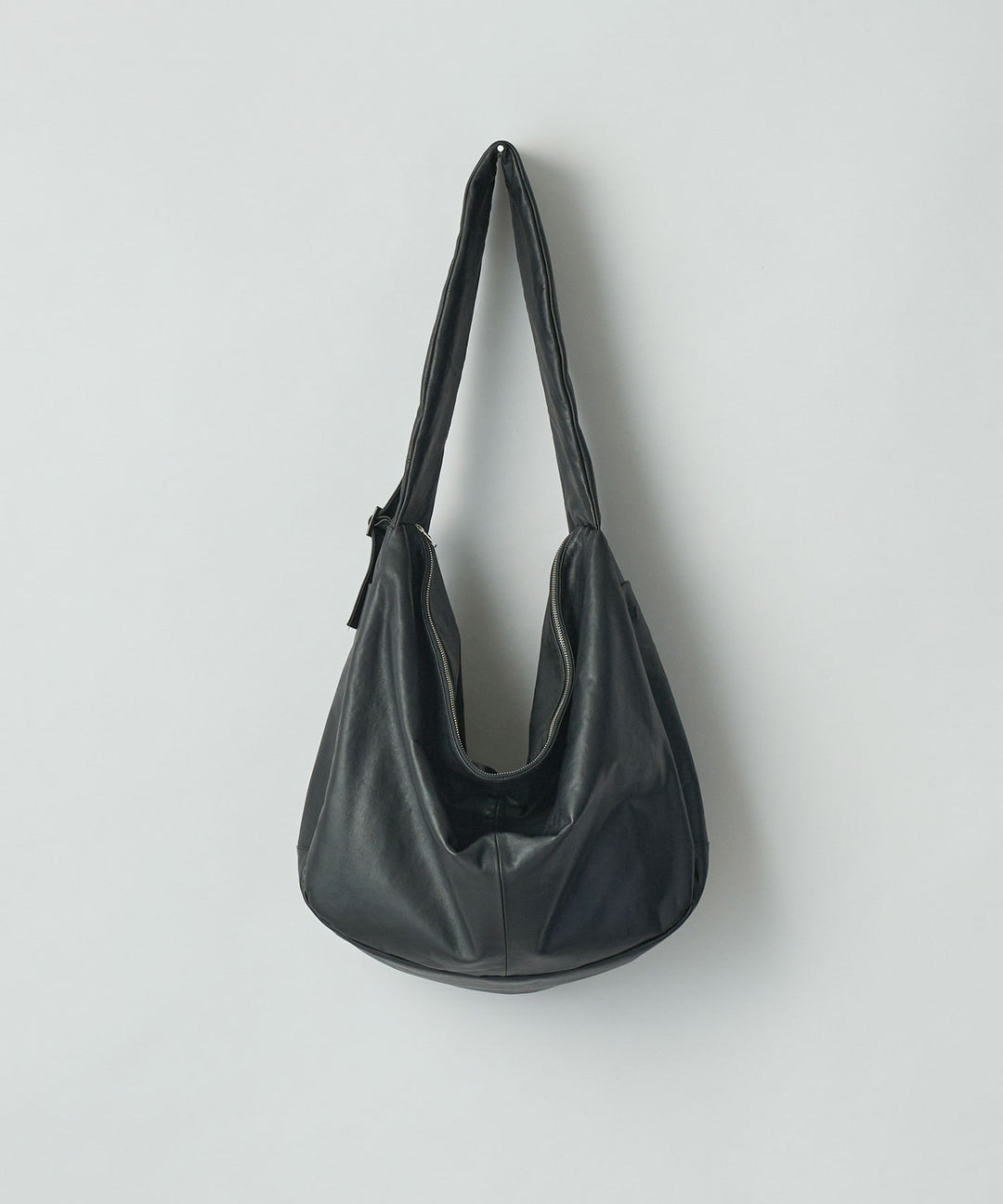 ssstein(シュタイン)のGOAT LEATHER SHIRRING HANDLE SHOULDER BAG - BLACKの公式通販サイトsession福岡セレクトショップ