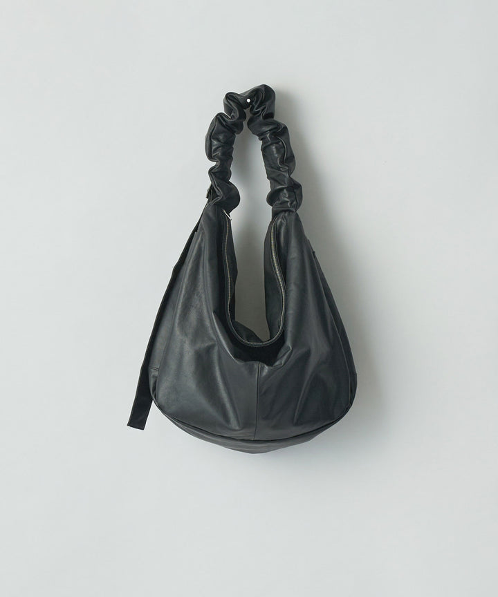 ssstein(シュタイン)のGOAT LEATHER SHIRRING HANDLE SHOULDER BAG - BLACKの公式通販サイトsession福岡セレクトショップ