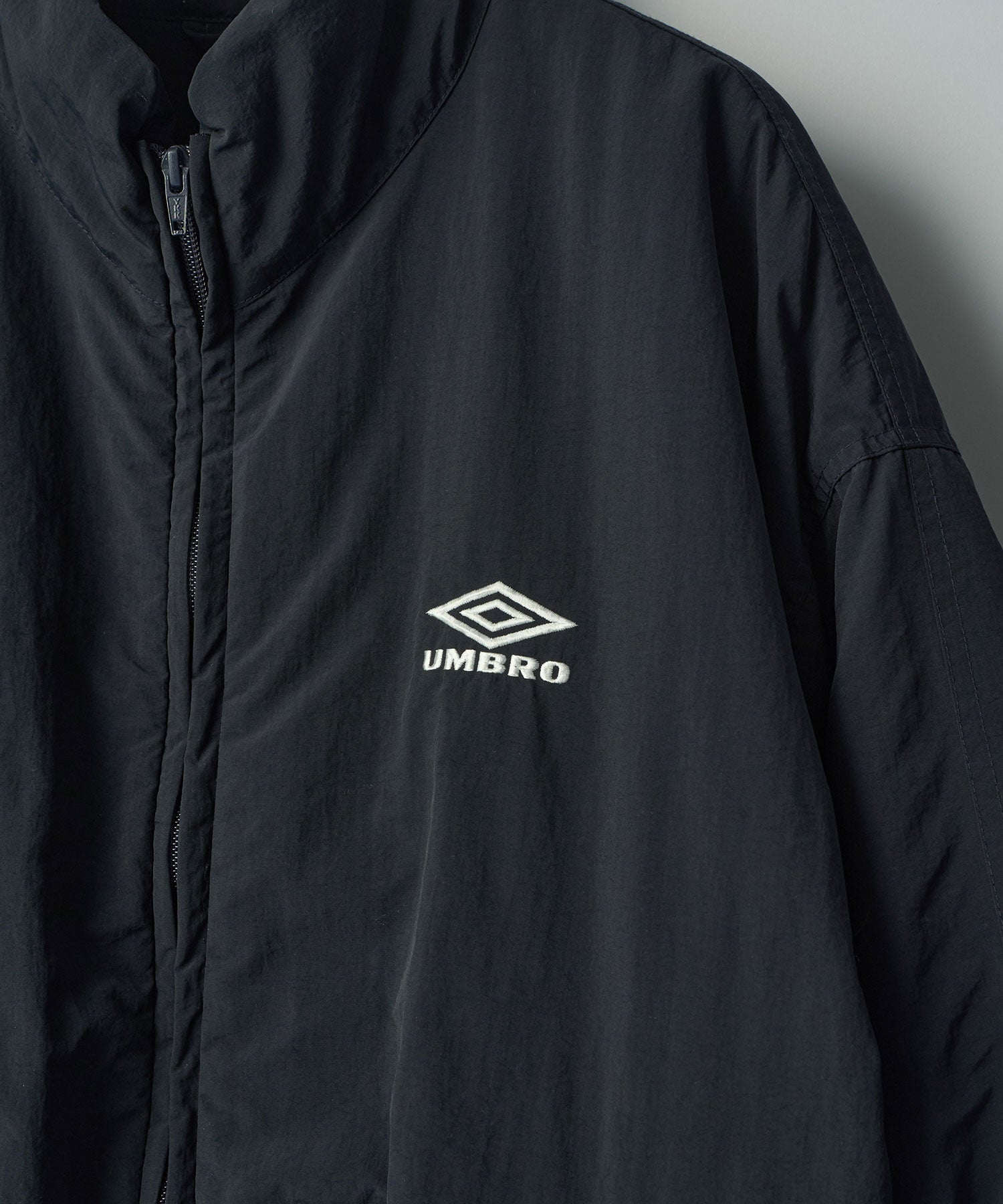 ssstein × UMBRO】CO/NY POPLIN PADDED JACKET - DARK NAVY | 公式通販