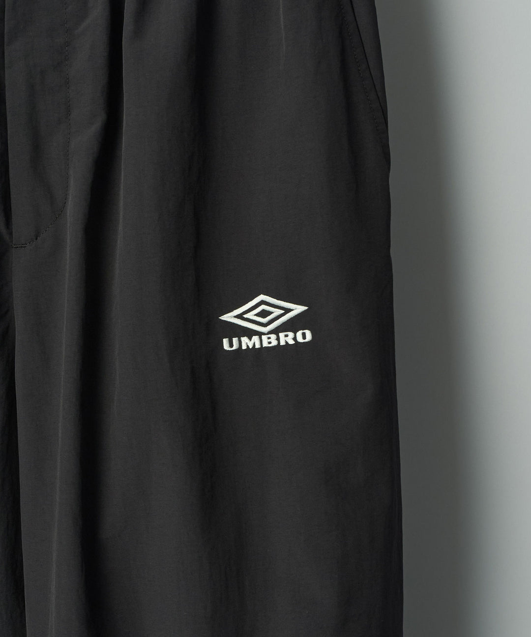 ssstein×UMBRO(シュタイン×アンブロ)のCO/NY POPLIN TRACK TROUSERS - BLACKの公式通販サイトsession福岡セレクトショップ