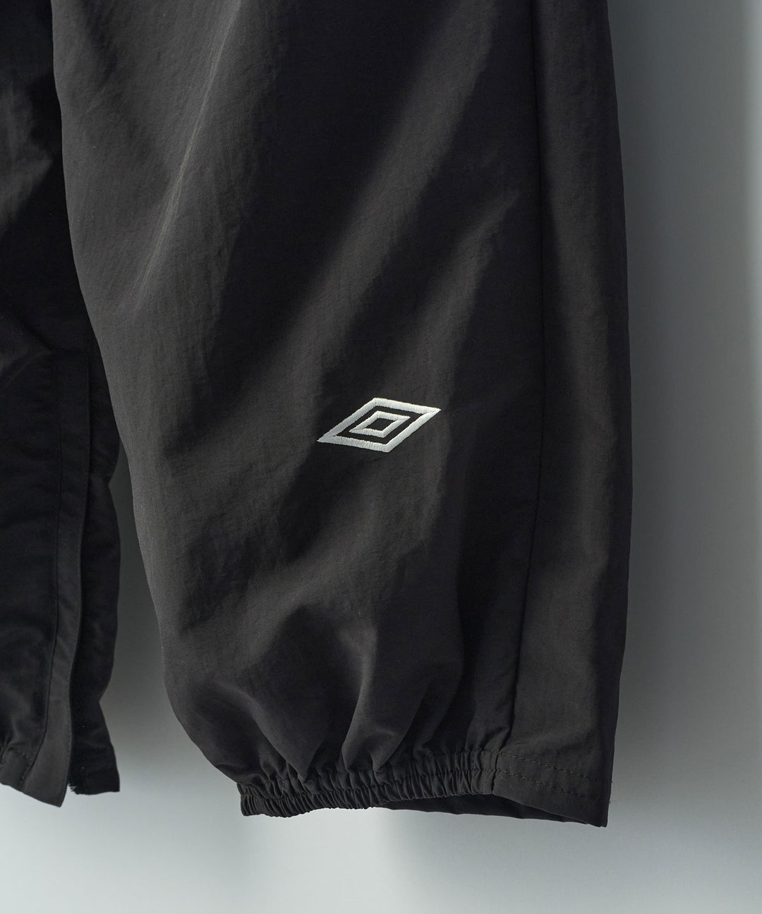 ssstein×UMBRO(シュタイン×アンブロ)のCO/NY POPLIN TRACK TROUSERS - BLACKの公式通販サイトsession福岡セレクトショップ