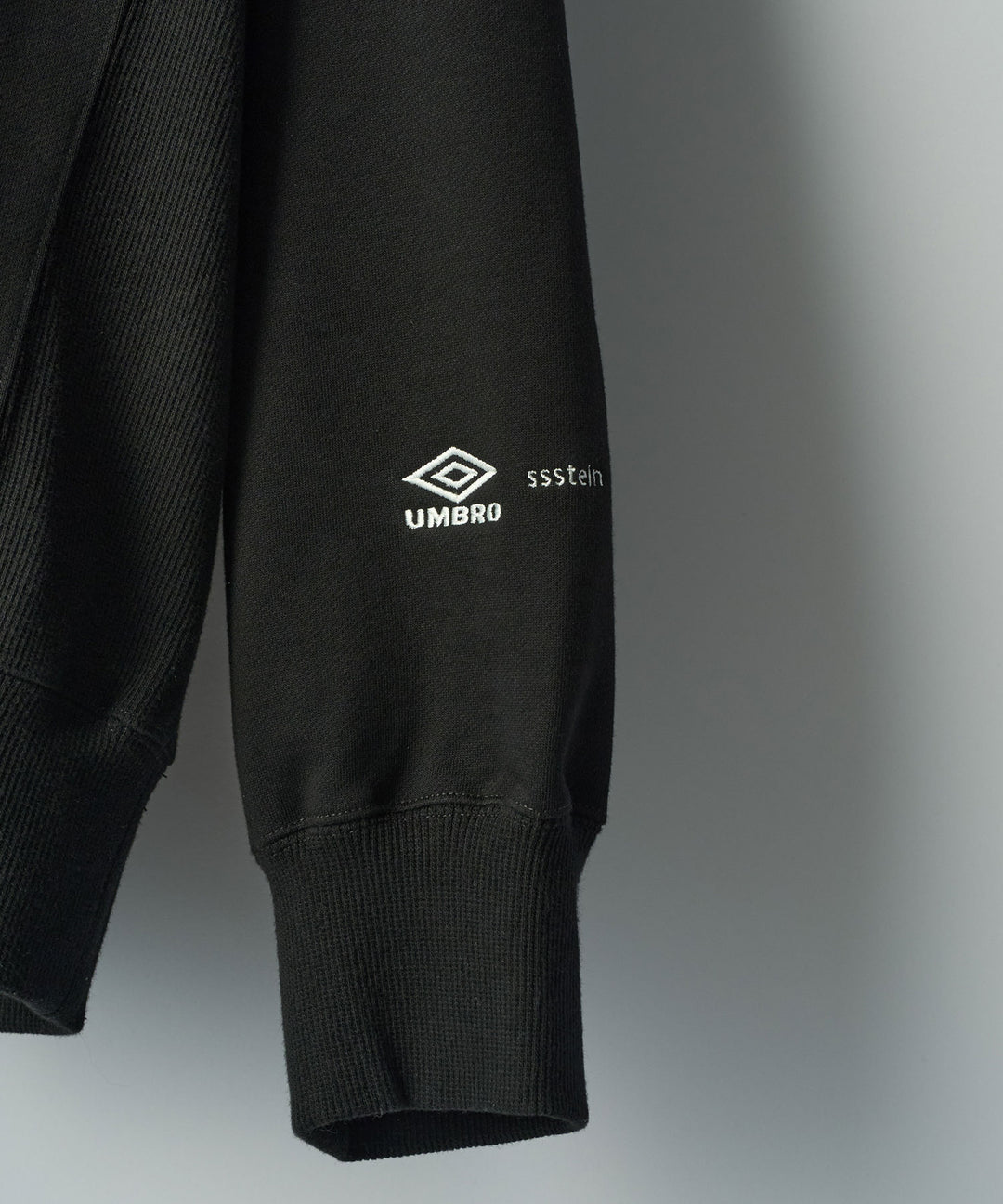 【ssstein × UMBRO】HIGH GAUGE COTTON SWEAT LS - BLACK
