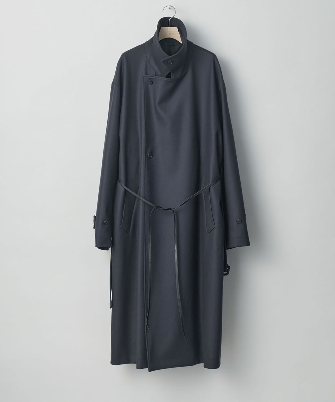 stein(シュタイン)の23AWコレクションOVERESIZED DOUBLE BREASTED COATのDARK CHARCOAL