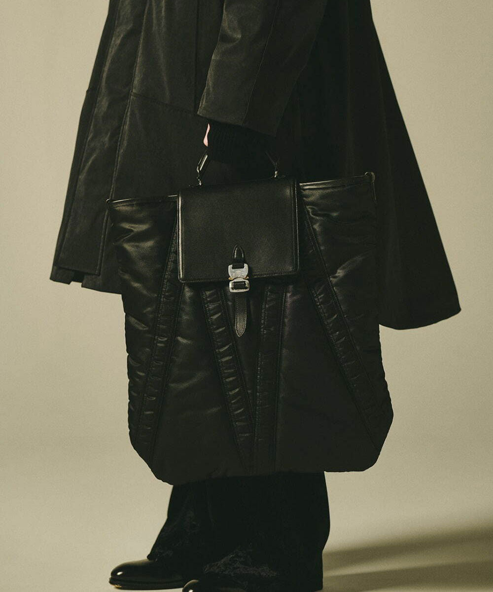 【SUBLATIONS】LEATHER FLAP HELMET BAG - BLACK