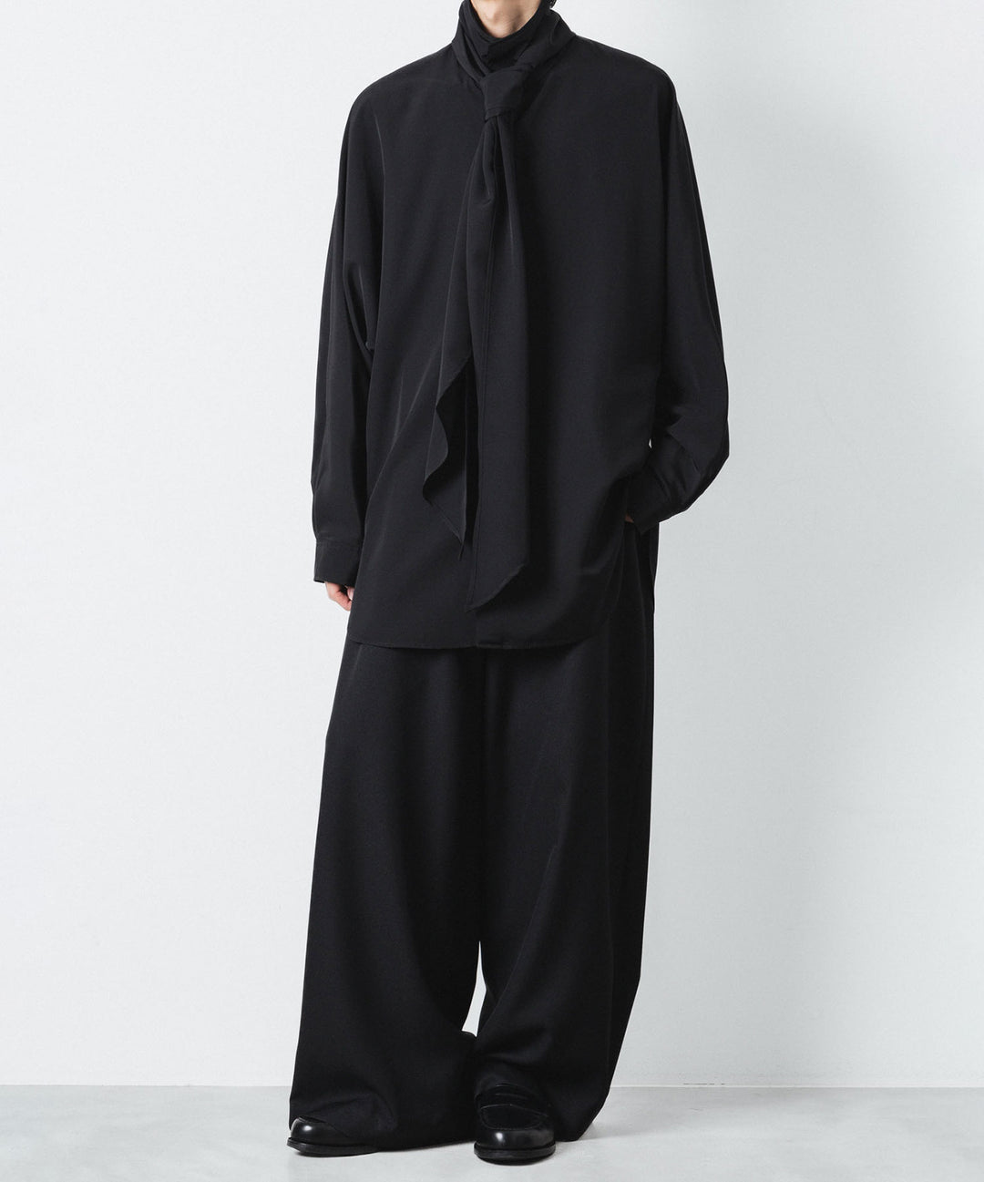 ato(アトウ)のCREPE DE CHINE SCARF SHIRT - BLACKの公式通販サイトsession福岡セレクトショップ
