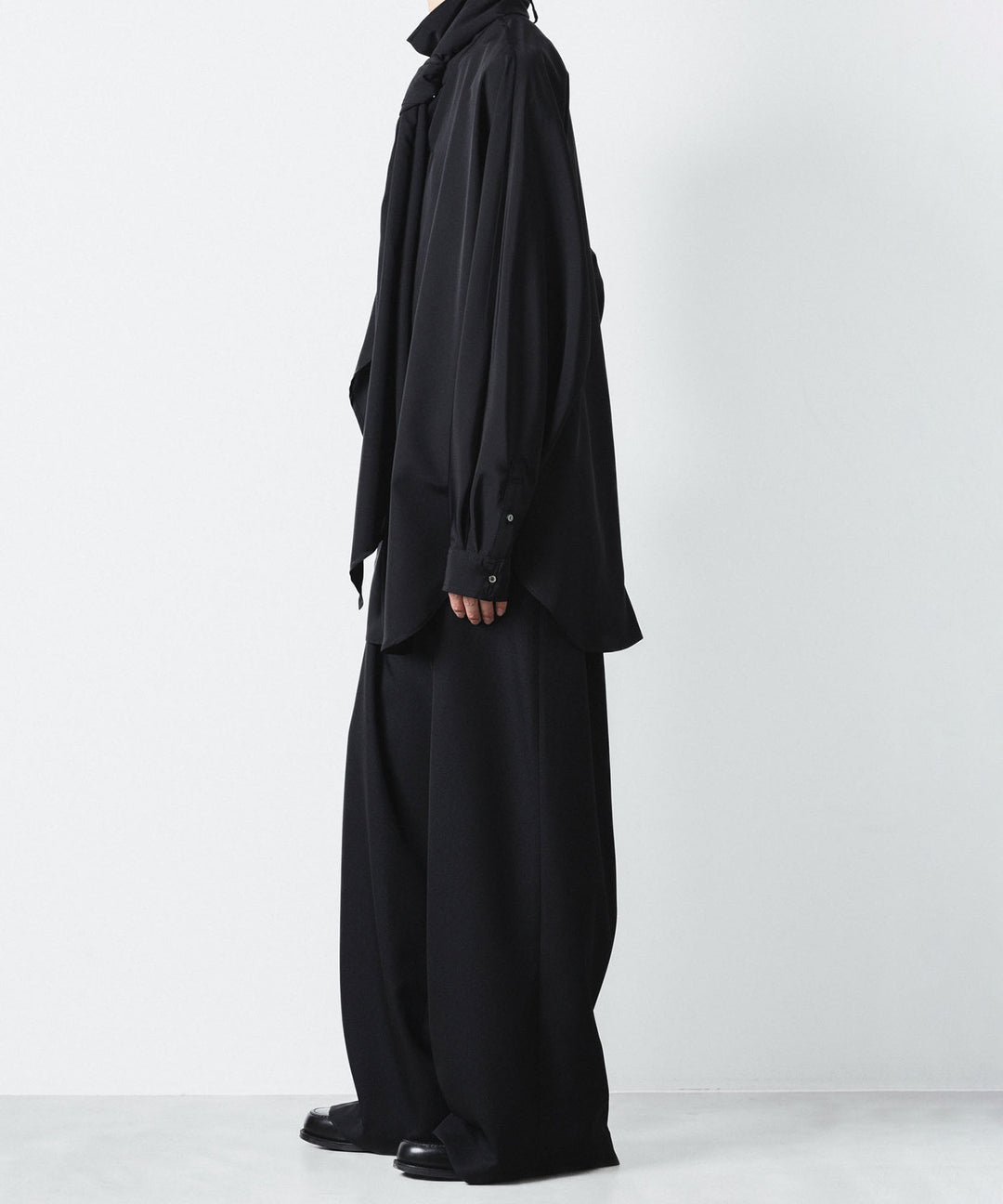 ato(アトウ)のCREPE DE CHINE SCARF SHIRT - BLACKの公式通販サイトsession福岡セレクトショップ