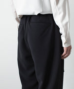 画像をギャラリービューアに読み込む, ATTACHMENT アタッチメントのPE STRETCH DOUBLE CLOTH BELTED WIDE TAPERED TROUSERS - BLACKの公式通販サイトsession福岡セレクトショップ
