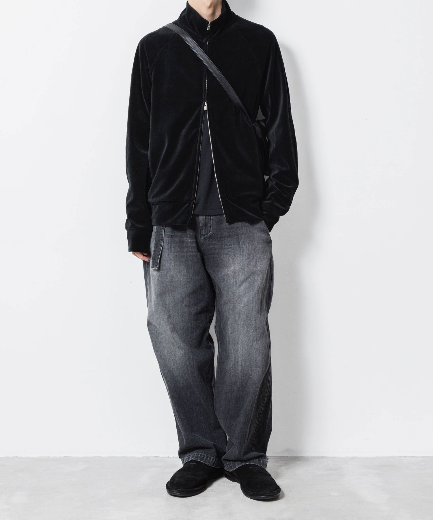 ATTACHMENT / EXCLUSIVE ITEMアタッチメントの11oz DENIM 1TUCK BELTED PANTS  - BLACKの公式通販サイトsession福岡セレクトショップ