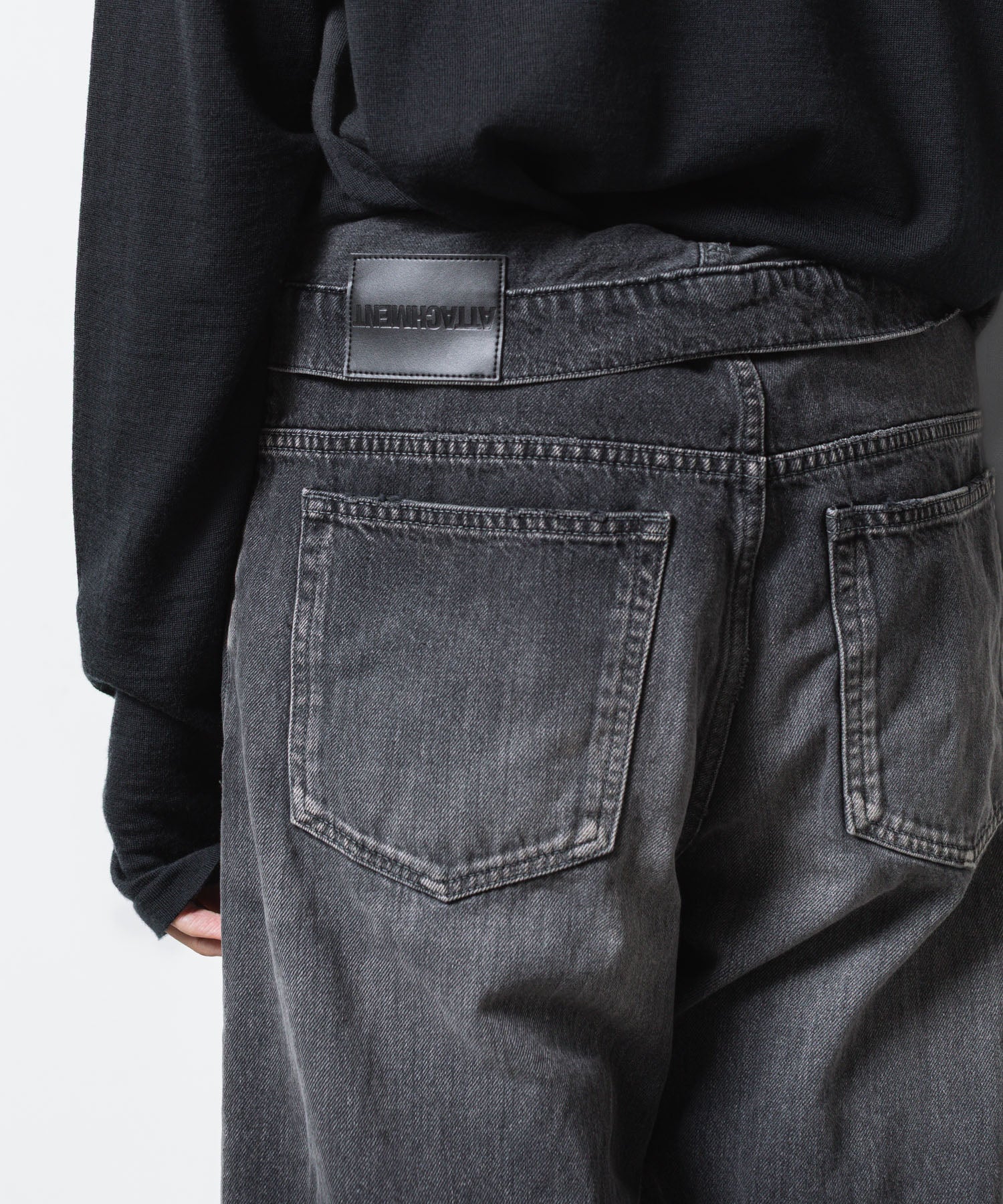 ATTACHMENT アタッチメントの11OZ DENIM FLAP JEANS - BLACKの公式通販サイトsession福岡セレクトショップ