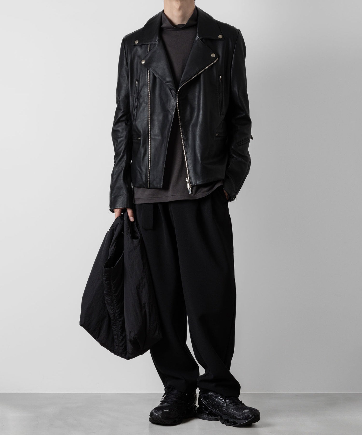 ATTACHMENT アタッチメントのPE STRETCH DOUBLE CLOTH BELTED TAPERED FIT TROUSERS - BLACK 公式通販サイトsession福岡セレクトショップ