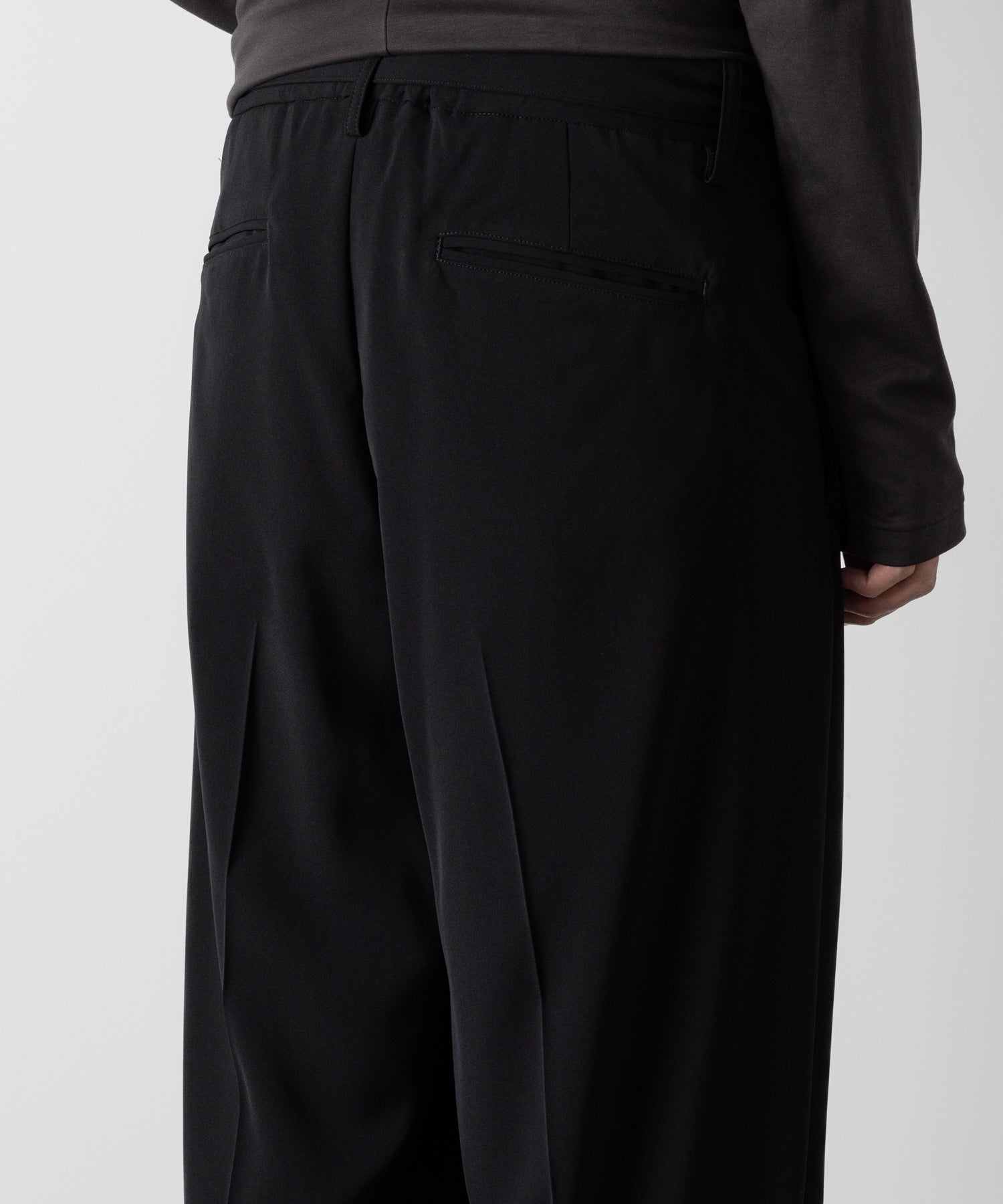 ATTACHMENT アタッチメントのSORIBIA TWILL BELTED WIDE TROUSERS-BLACKの公式通販サイトsession福岡セレクトショップ