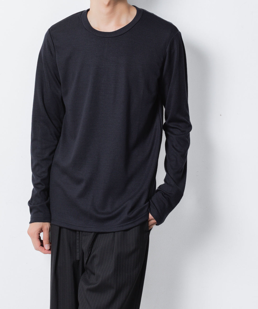 【 ATTACHMENT 】1/60 WOOL SMOOTH SLIM FIT L/S TEE - NAVY