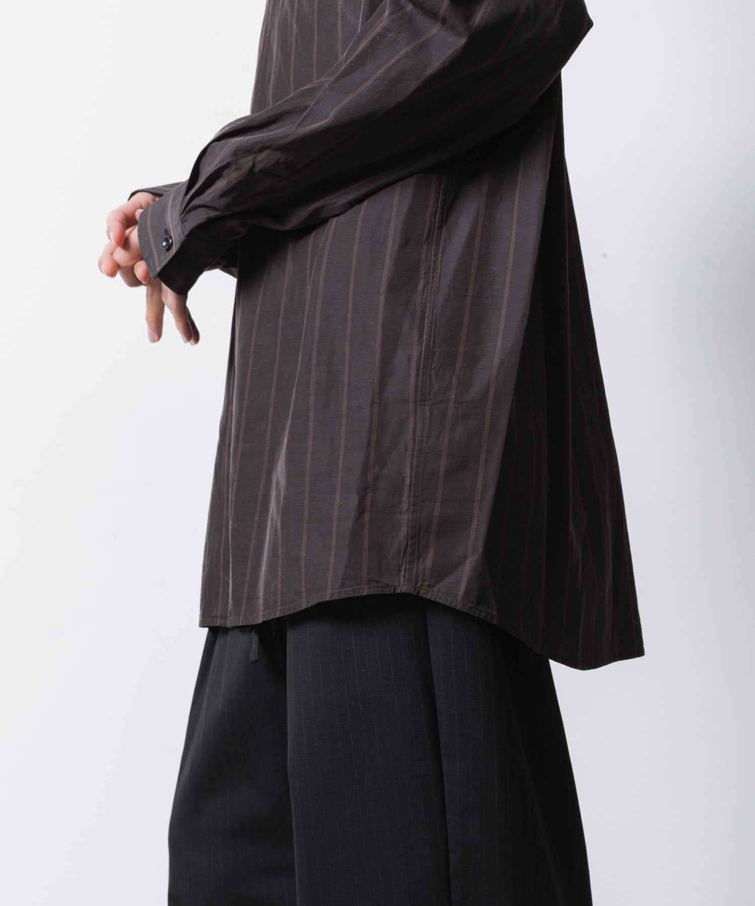 ATTACHMENT アタッチメントのCU/CO STRIPE TWILL BANDCOLLAR L/S SHIRT - S.GRAYの公式通販サイトsession福岡セレクトショップ