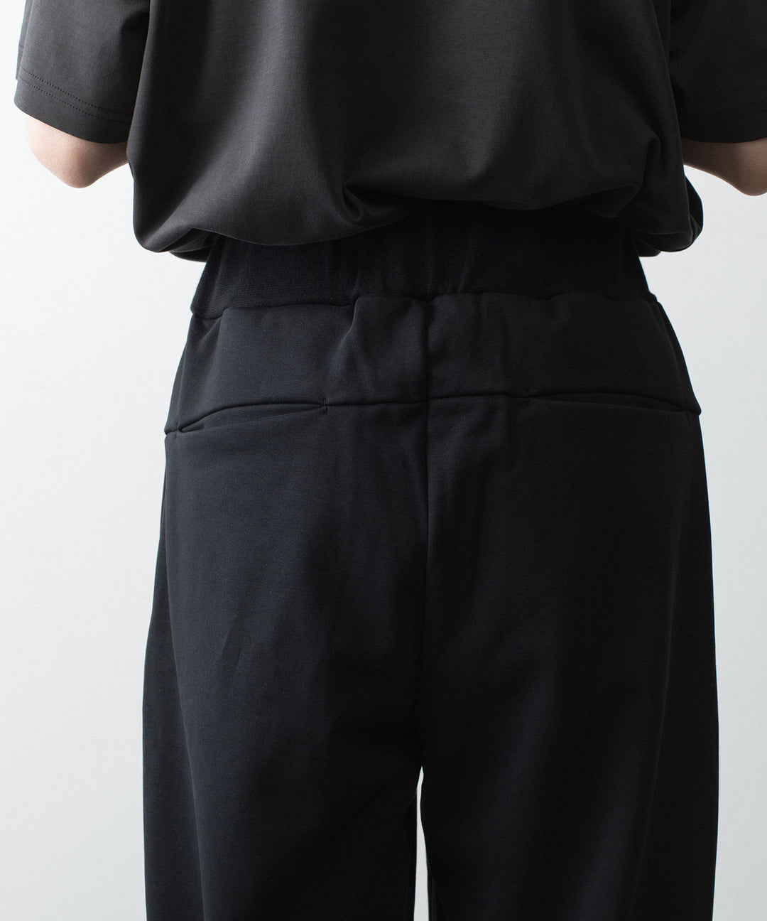 ATTACHMENT アタッチメントのCO STRETCH TERRY 1TUCK EASY TROUSERS - BLACKの公式通販サイトsession福岡セレクトショップ