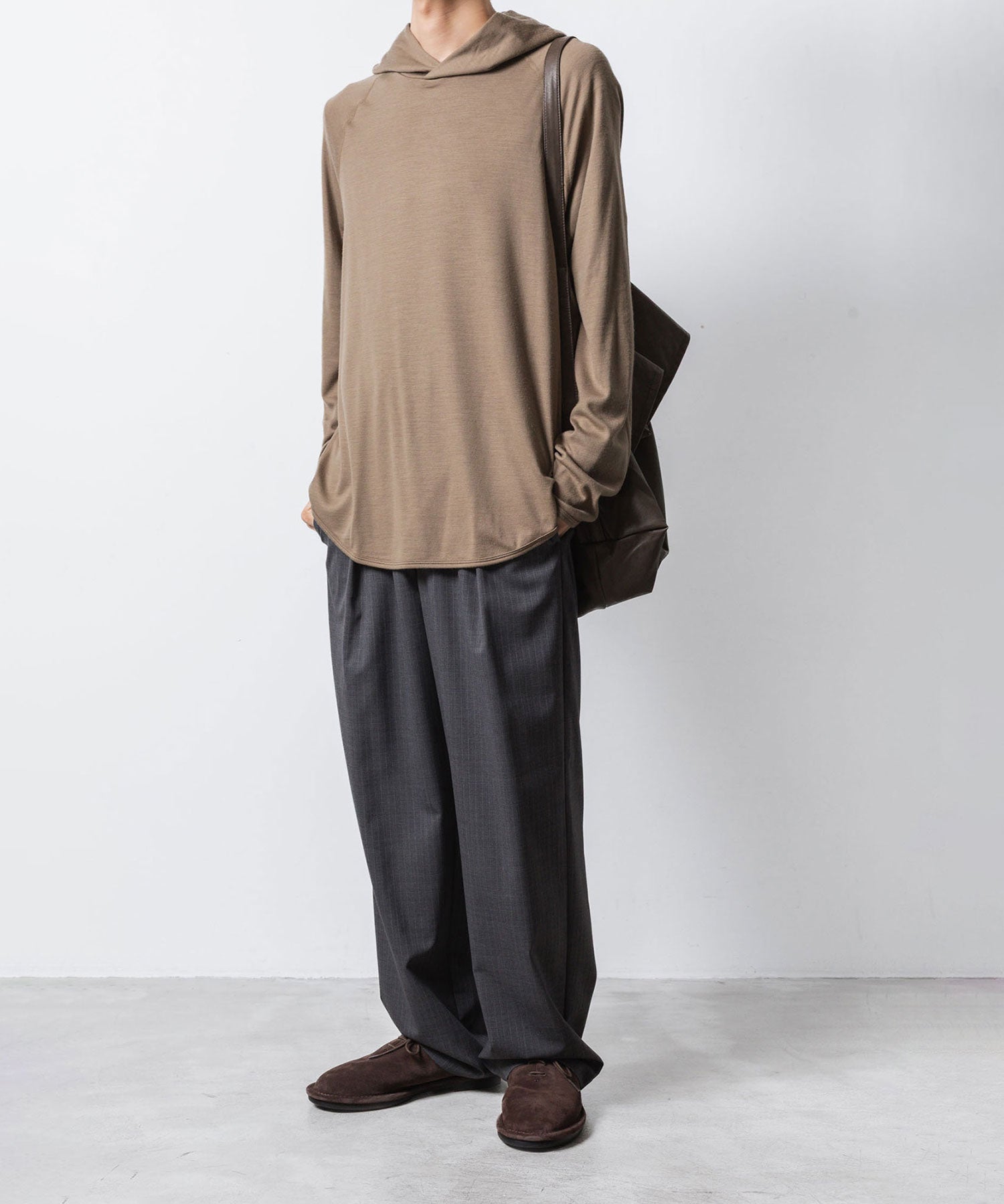 ATTACHMENT アタッチメントの1/60 WOOL SMOOTH HOODED PULLOVER - CAMELの公式通販サイトsession福岡セレクトショップ