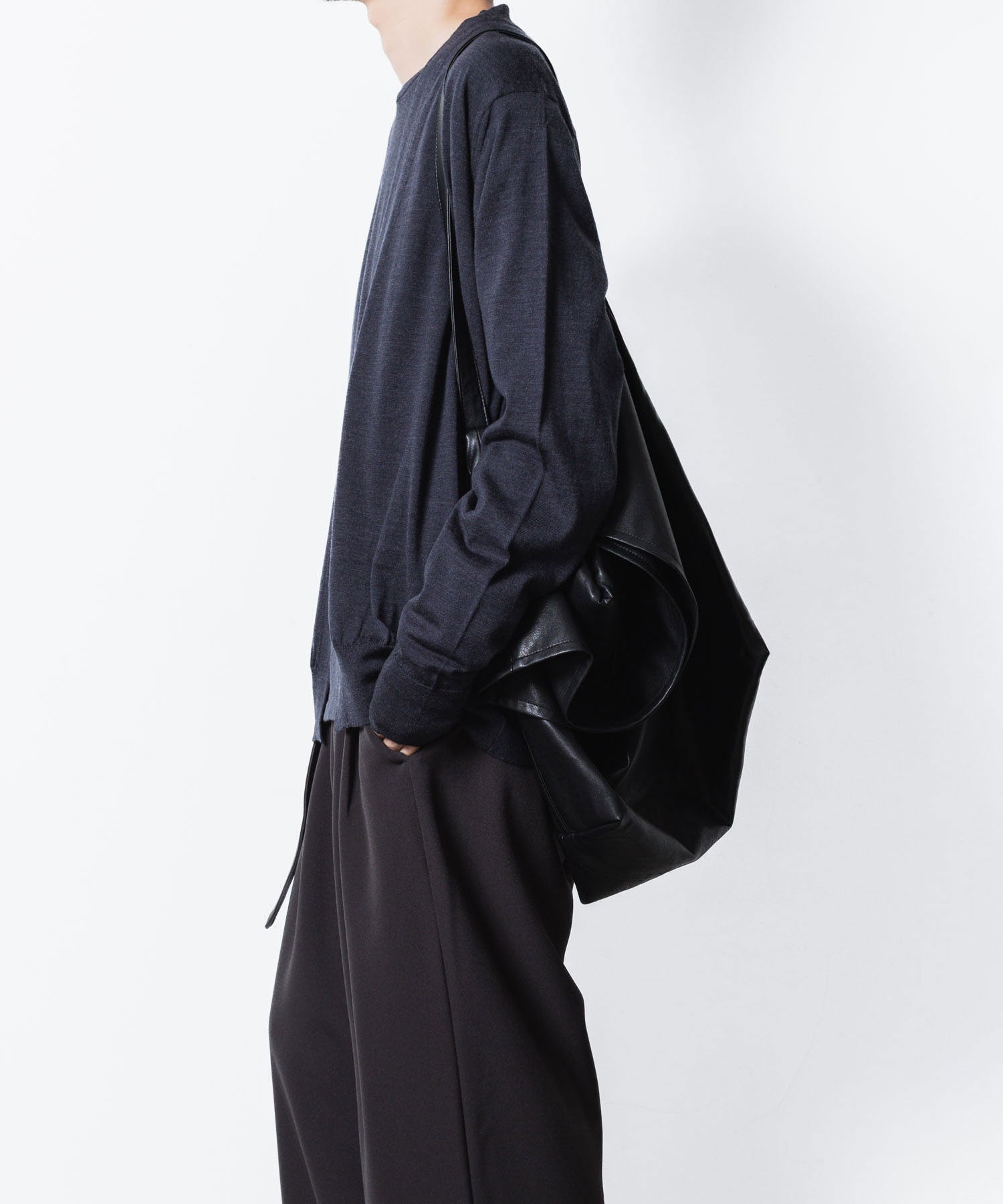 ATTACHMENT アタッチメント × JOHN SMEDLEYの× JOHN SMEDLEY MERINO EXTRAFINE BUTTONLESS V NECK CARDIGAN - D.NAVYの公式通販サイトsession福岡セレクトショップ