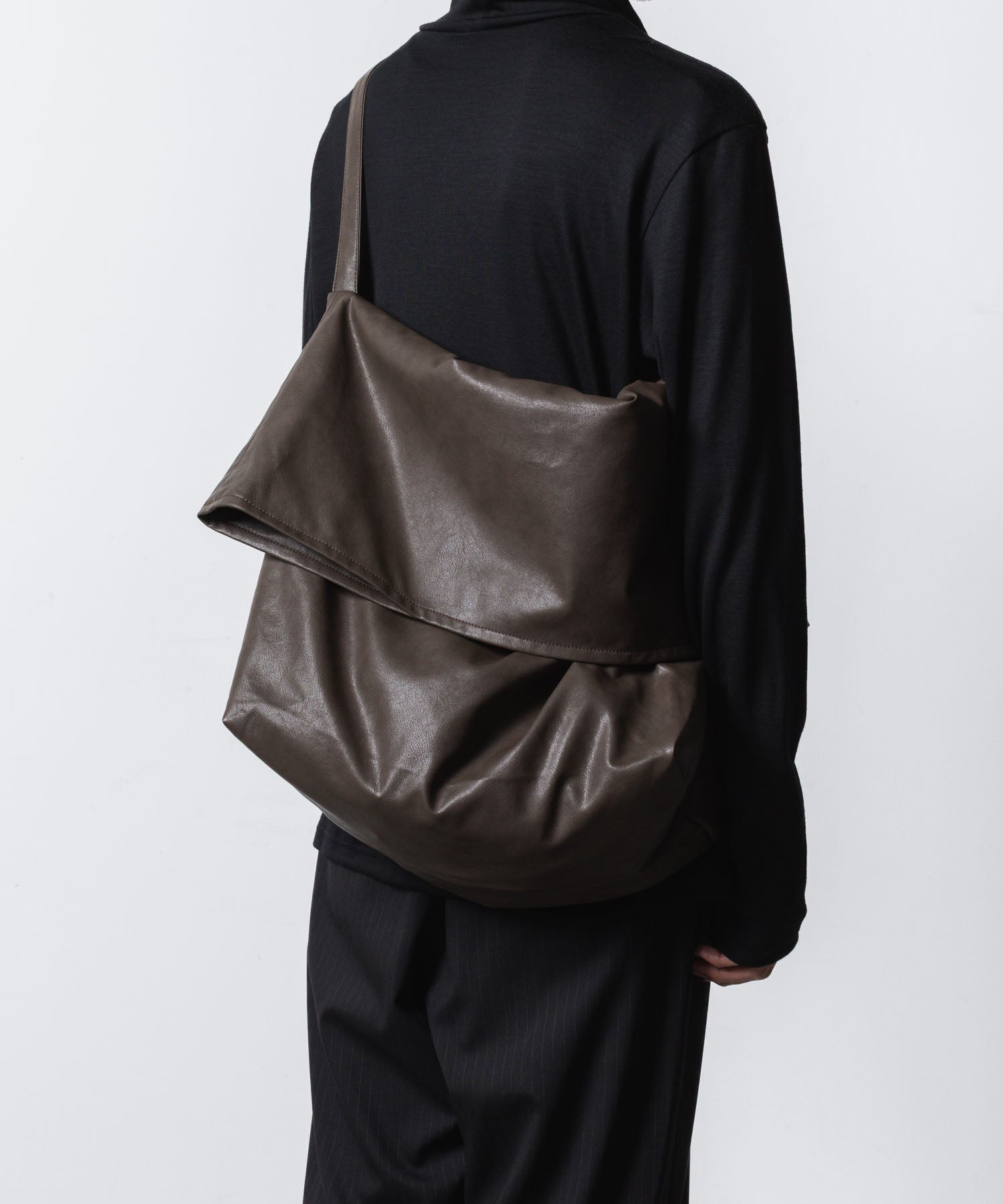 ATTACHMENT アタッチメントのSYNTHETIC LEATHER SHOULDER BAG - D.BROWNの公式通販サイトsession福岡セレクトショップ