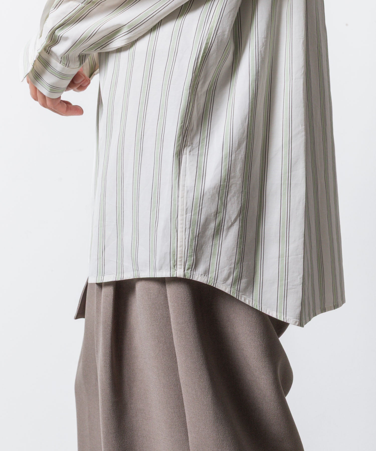 ATTACHMENT アタッチメントのCU/CO STRIPE TWILL BANDCOLLAR L/S SHIRT - S.GREENの公式通販サイトsession福岡セレクトショップ