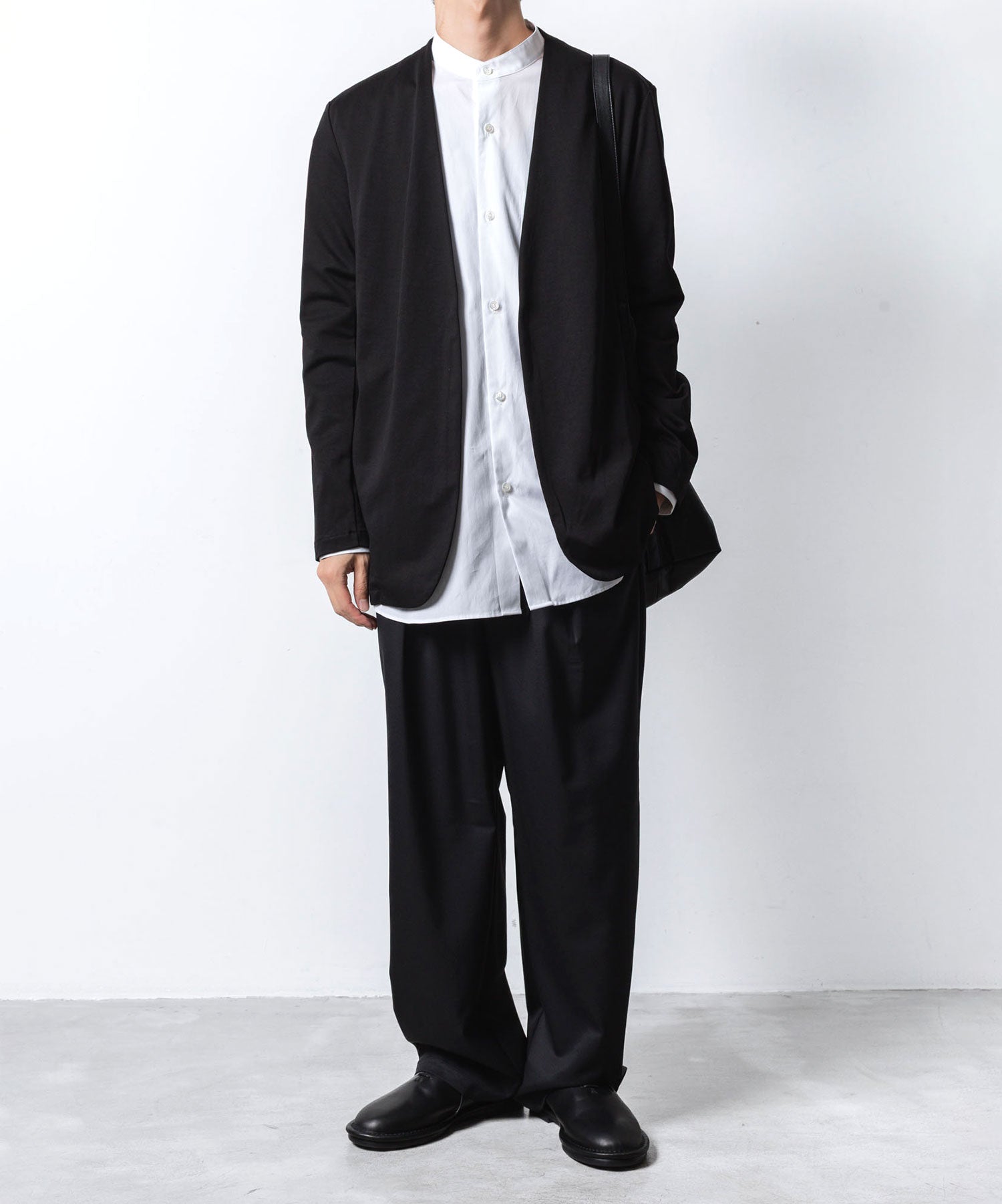 ATTACHMENT アタッチメントのT/W/SI STRETCH GABARDINE 1TUCK EASY TROUSERS - BLACKの公式通販サイトsession福岡セレクトショップ