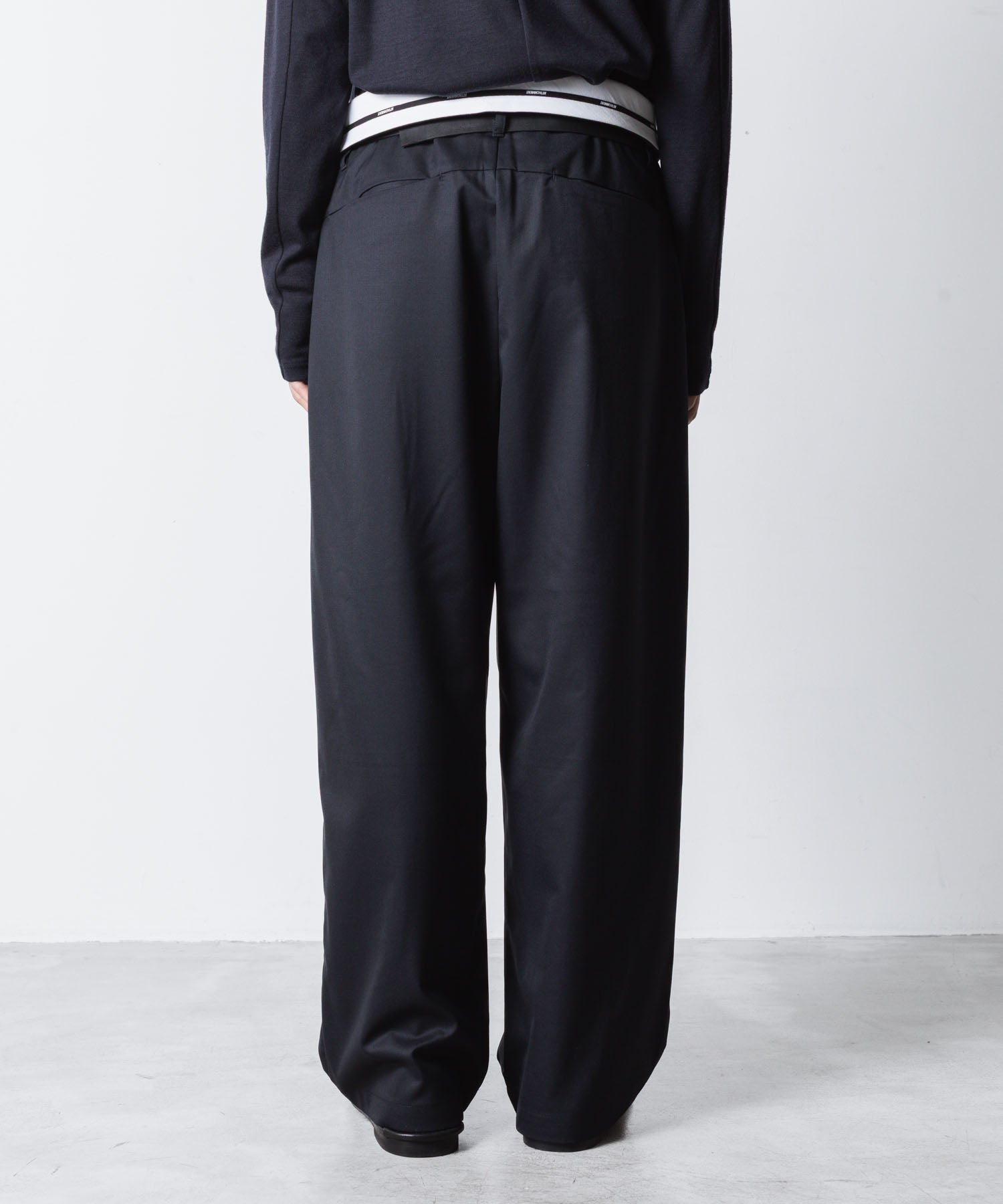 ATTACHMENT アタッチメントのT/W/SI STRETCH GABARDINE FLAP TROUSERS - D.NAVYの公式通販サイトsession福岡セレクトショップ