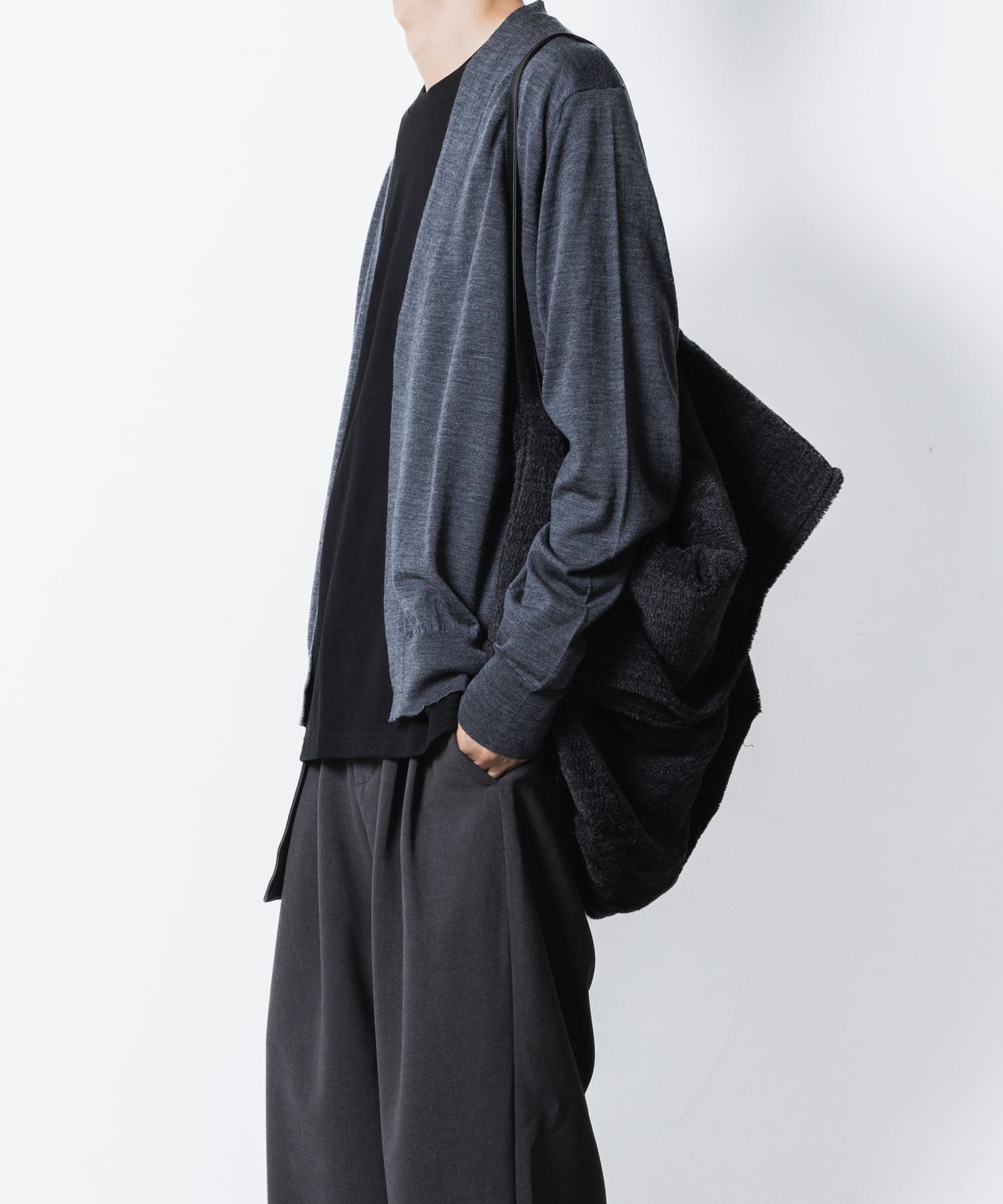 ATTACHMENT アタッチメント × JOHN SMEDLEYの× JOHN SMEDLEY MERINO EXTRAFINE BUTTONLESS V NECK CARDIGAN - D.GRAYの公式通販サイトsession福岡セレクトショップ