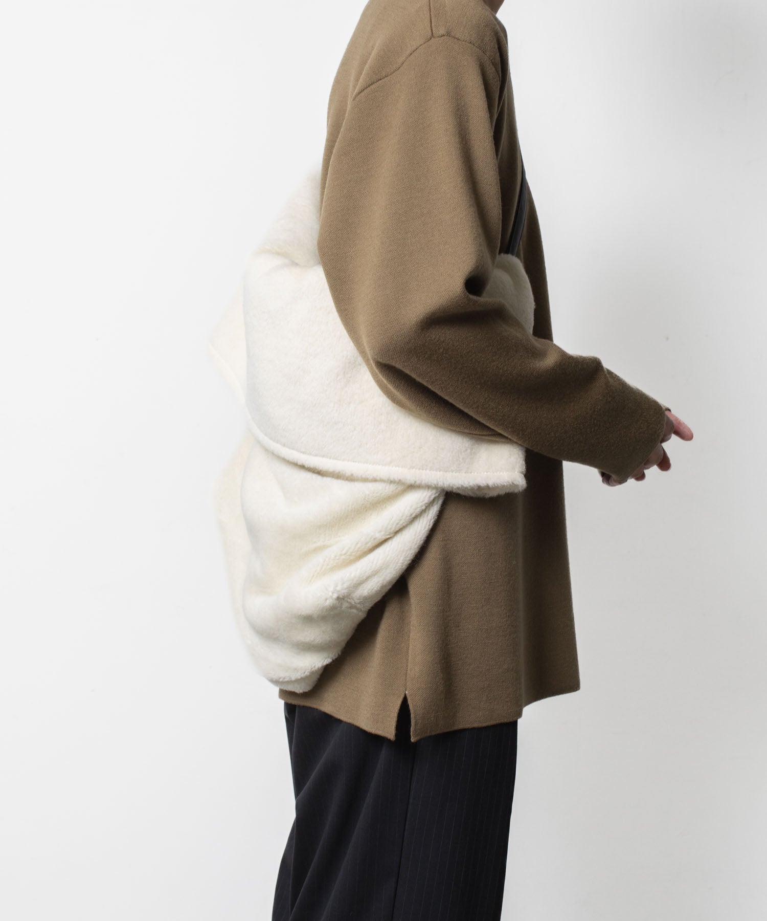 ATTACHMENT アタッチメントのWO/ALPACA BOA SHOULDER BAG - OFF WHITEの公式通販サイトsession福岡セレクトショップ