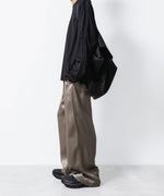 画像をギャラリービューアに読み込む, VEIN ヴェインのRY PIGMENT PRINT SATIN EASY WIDE TROUSERS - KHAKI GRAYの公式通販サイトsession福岡セレクトショップ
