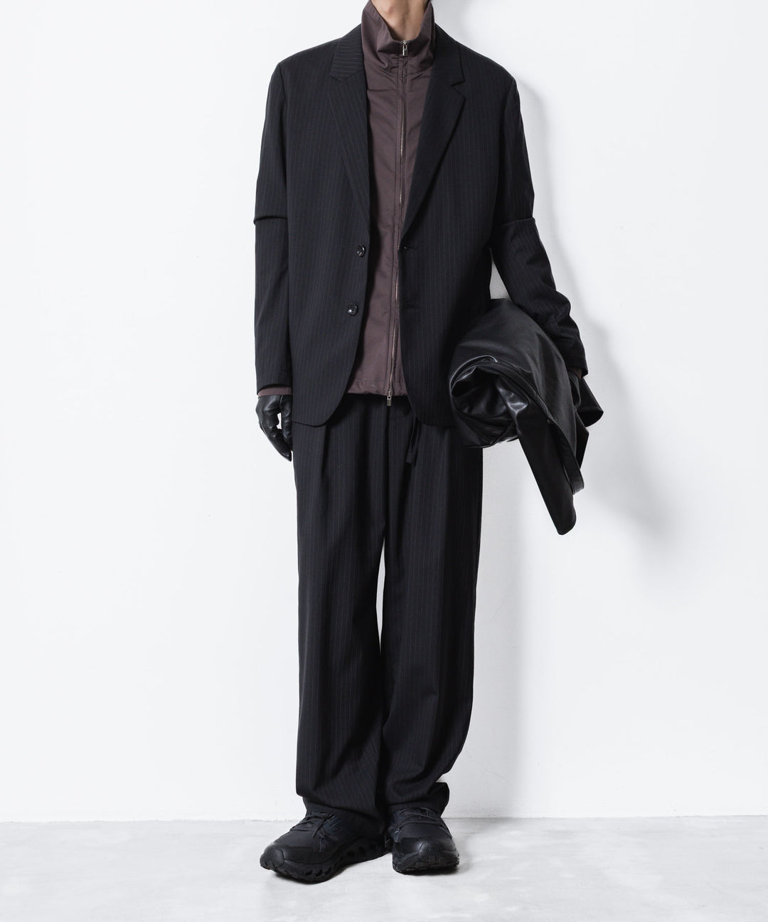 ATTACHMENT アタッチメントのT/W/SI STRETCH GABARDINE 1TUCK EASY TROUSERS - S.BLACKの公式通販サイトsession福岡セレクトショップ