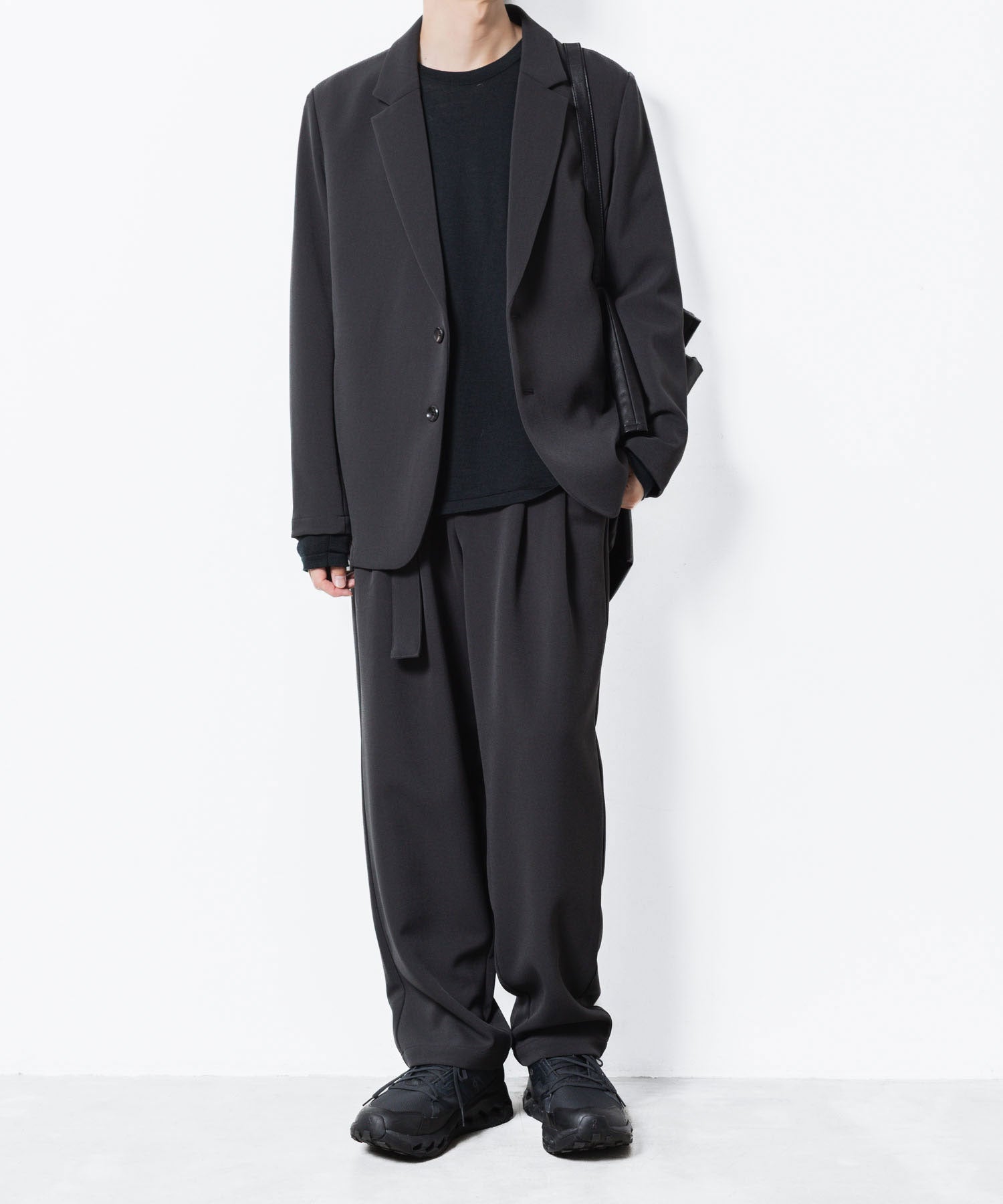 ATTACHMENT アタッチメントのPE STRETCH DOUBLE CLOTH BELTED WIDE TAPERD TROUSERS - D.GRAYの公式通販サイトsession福岡セレクトショップ