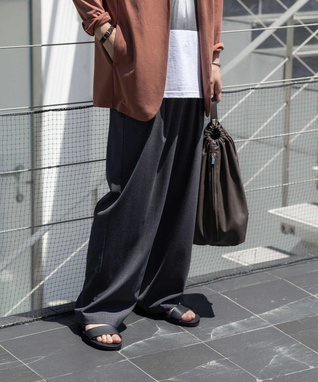ATTACHMENT アタッチメントのSMOOTH LEATHER SLIDE SANDAL - BLACKの公式通販サイトsession福岡セレクトショップ