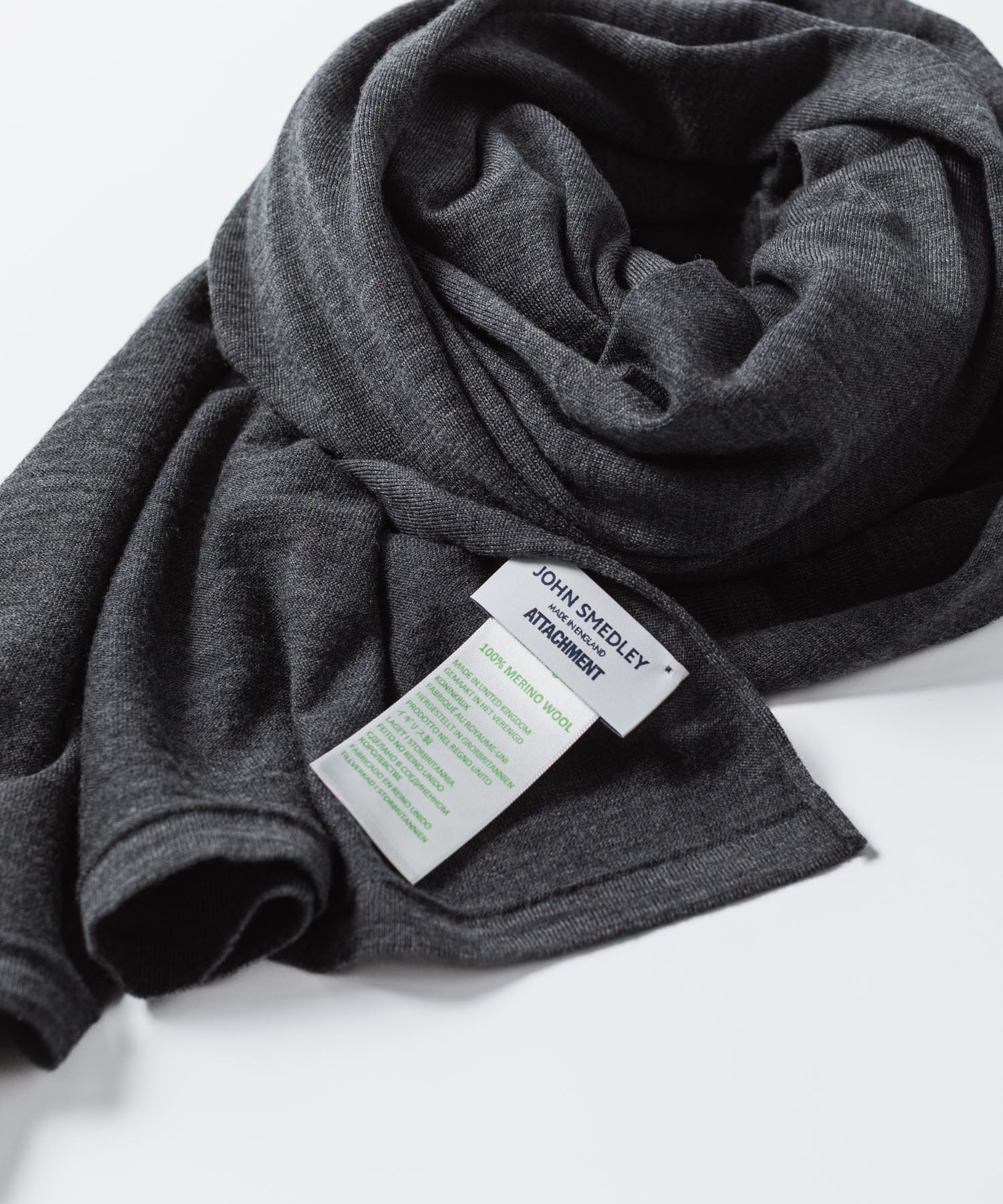 ATTACHMENT アタッチメント × JOHN SMEDLEYの× JOHN SMEDLEY MERINO EXTRAFINE WIDE STOLE - D.GRAYの公式通販サイトsession福岡セレクトショップ