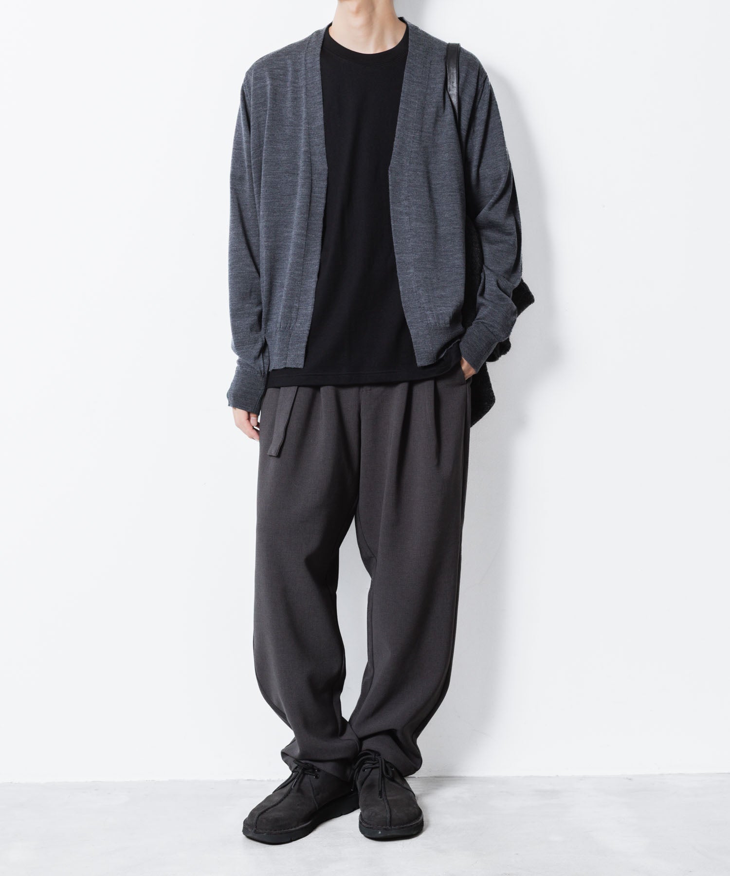 ATTACHMENT アタッチメント × JOHN SMEDLEYの× JOHN SMEDLEY MERINO EXTRAFINE BUTTONLESS V NECK CARDIGAN - D.GRAYの公式通販サイトsession福岡セレクトショップ