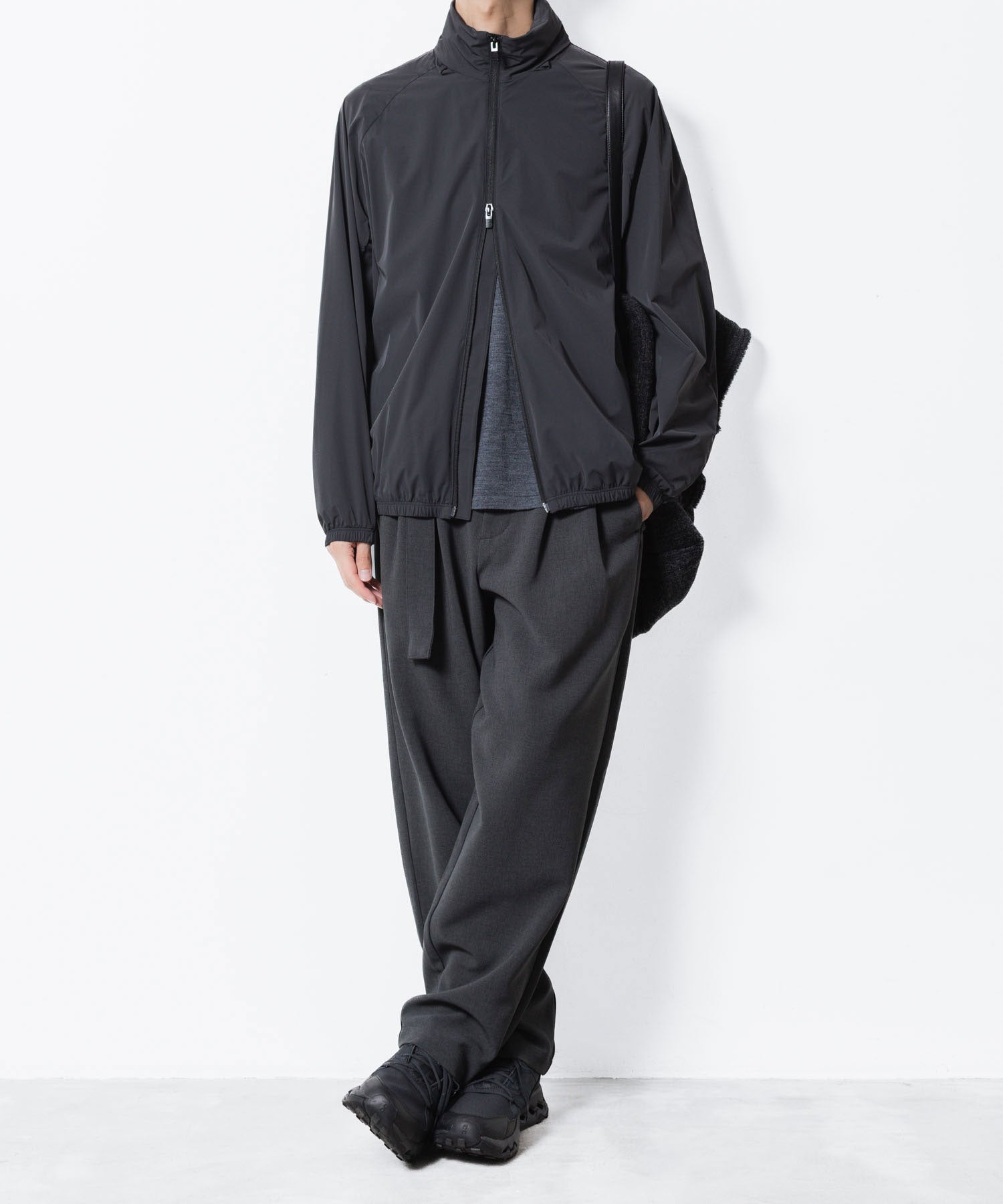ATTACHMENT アタッチメントのPE STRETCH DOUBLE CLOTH BELTED WIDE TAPERD TROUSERS - X.GRAYの公式通販サイトsession福岡セレクトショップ