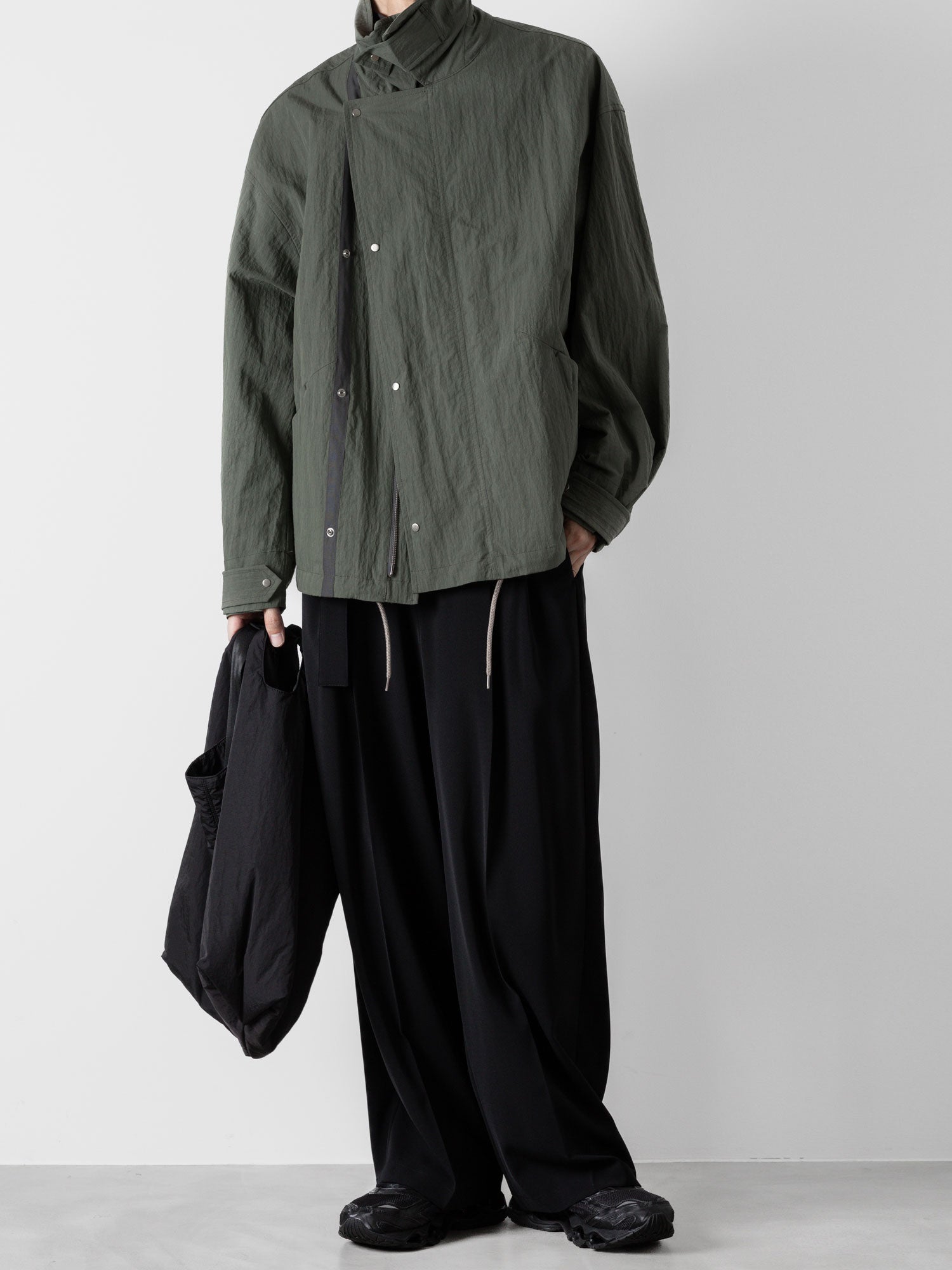 ATTACHMENT アタッチメントのSORIBIA TWILL BELTED WIDE TROUSERS-BLACKの公式通販サイトsession福岡セレクトショップ