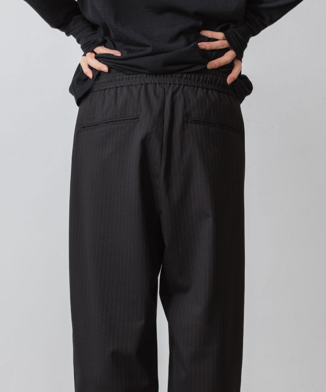ATTACHMENT アタッチメントのT/W/SI STRETCH GABARDINE 1TUCK EASY TROUSERS - S.BLACKの公式通販サイトsession福岡セレクトショップ
