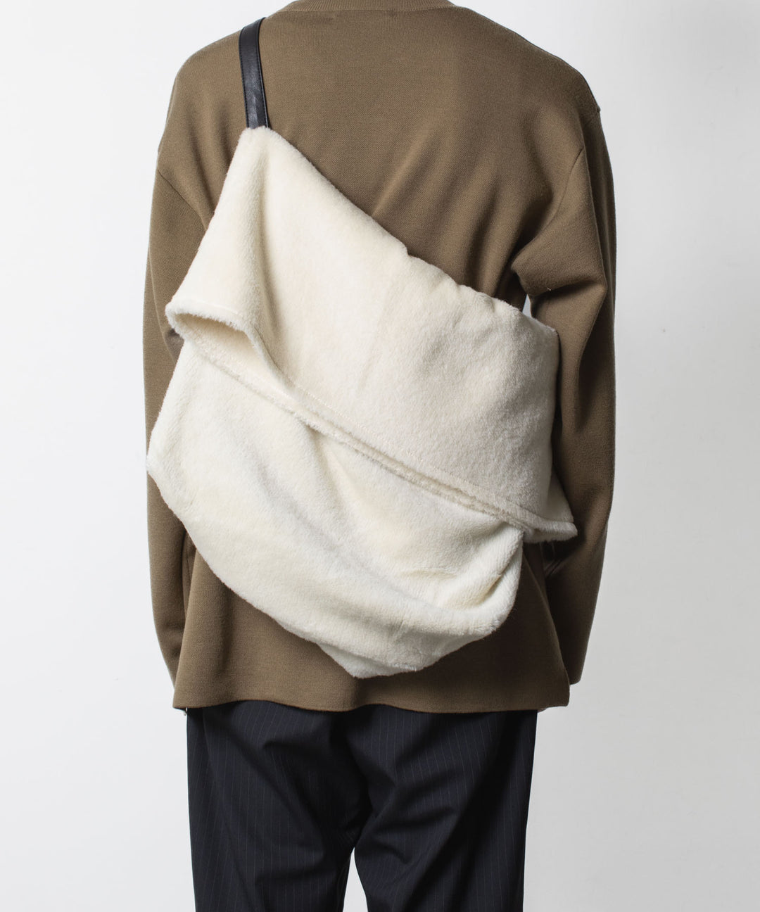 ATTACHMENT アタッチメントのWO/ALPACA BOA SHOULDER BAG - OFF WHITEの公式通販サイトsession福岡セレクトショップ