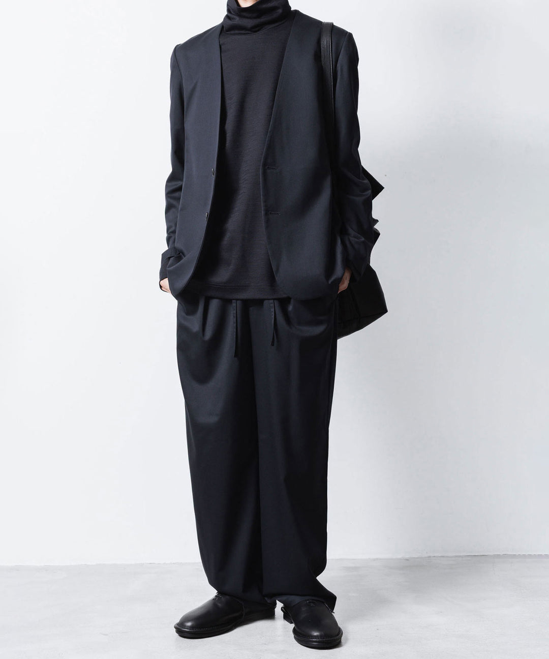 ATTACHMENT アタッチメントのT/W/SI STRETCH GABARDINE 1TUCK EASY TROUSERS - D.NAVYの公式通販サイトsession福岡セレクトショップ